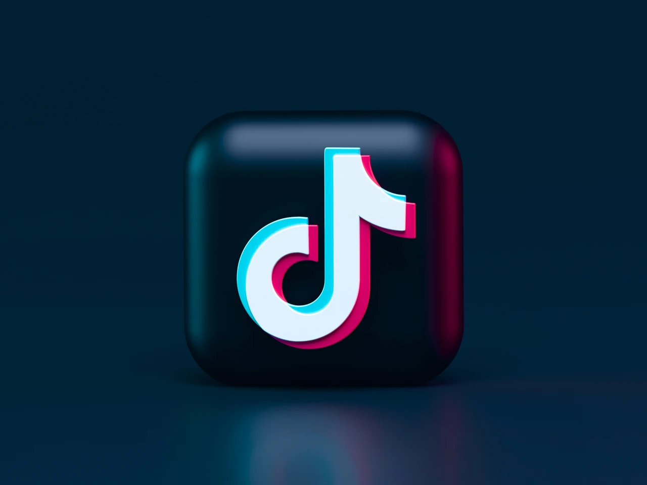 Ecco come fanno soldi con TikTok: i guadagni reali degli influencer italiani