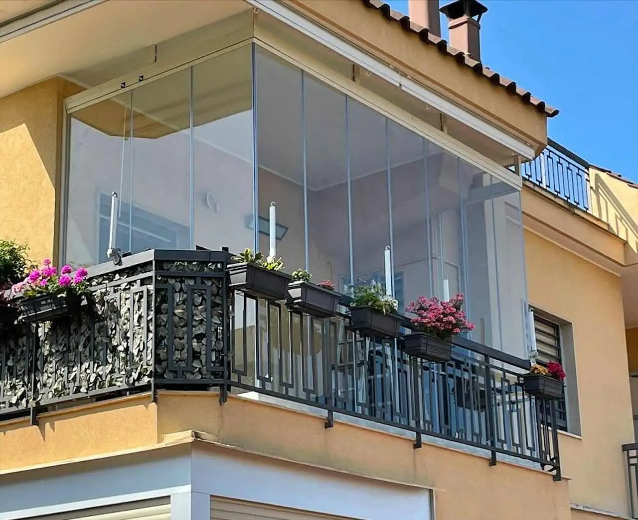 Balcone pericoloso per bambini o animali? Ecco l’intervento rapido per metterlo subito in sicurezza